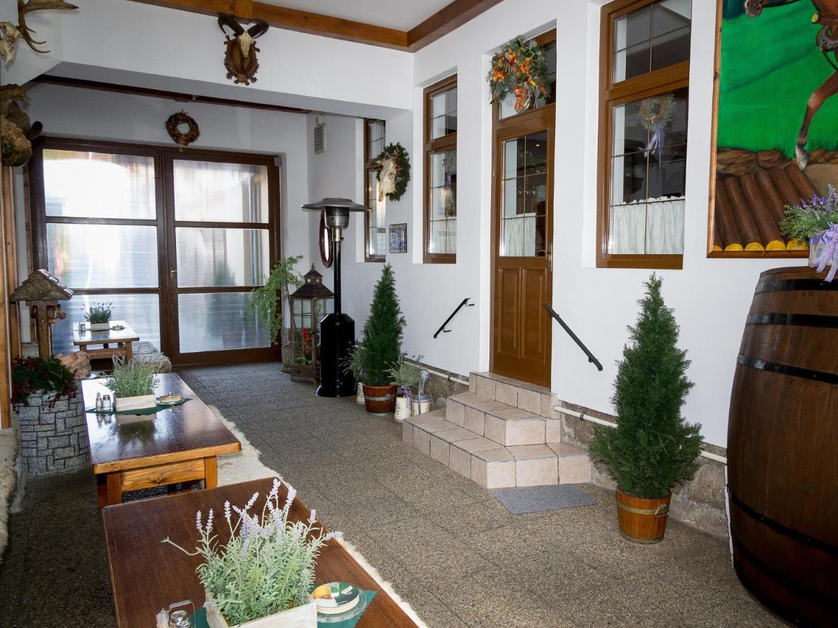 Penzión Gazdovský Hostinec Topoľčianky Exterior foto