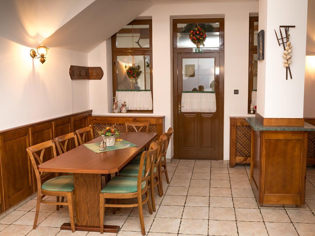Penzión Gazdovský Hostinec Topoľčianky Exterior foto