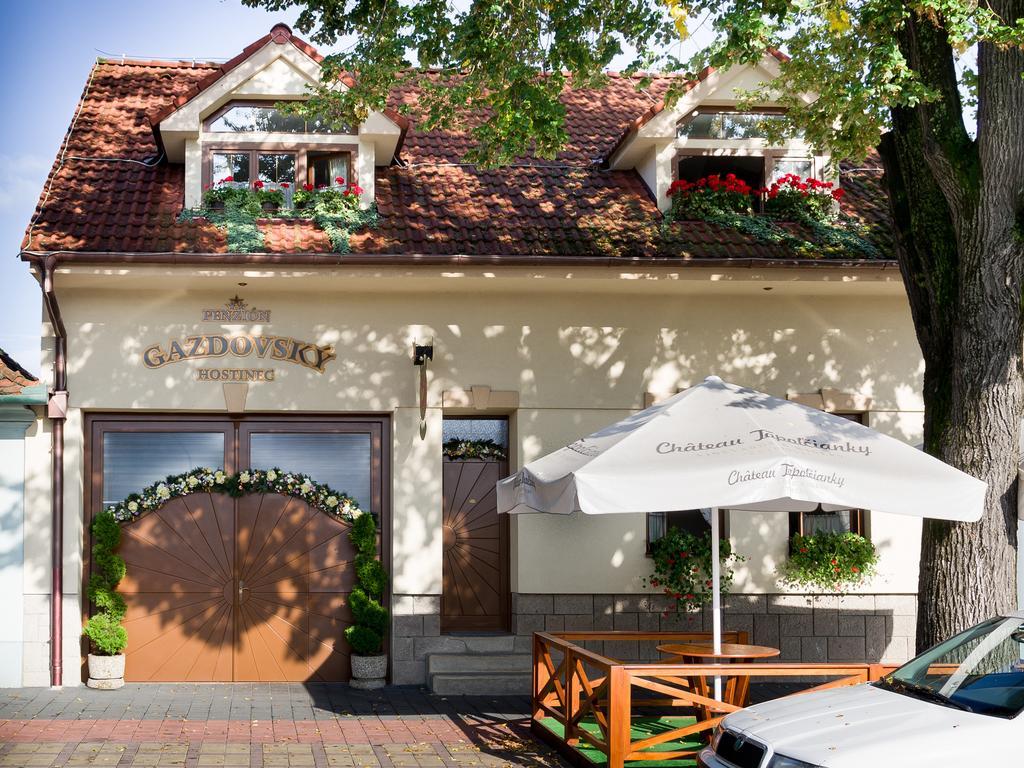 Penzión Gazdovský Hostinec Topoľčianky Exterior foto