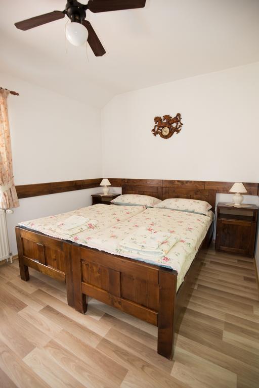 Penzión Gazdovský Hostinec Topoľčianky Exterior foto