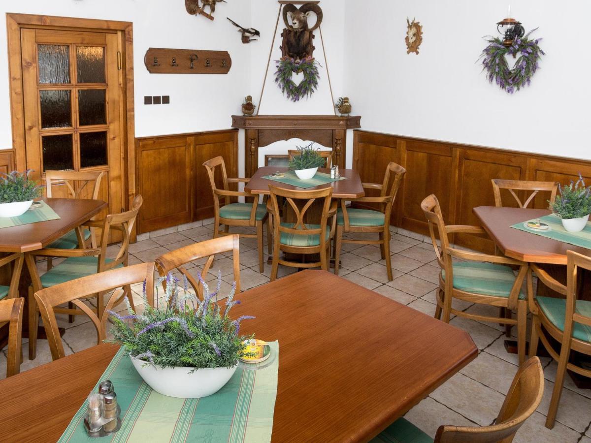 Penzión Gazdovský Hostinec Topoľčianky Exterior foto