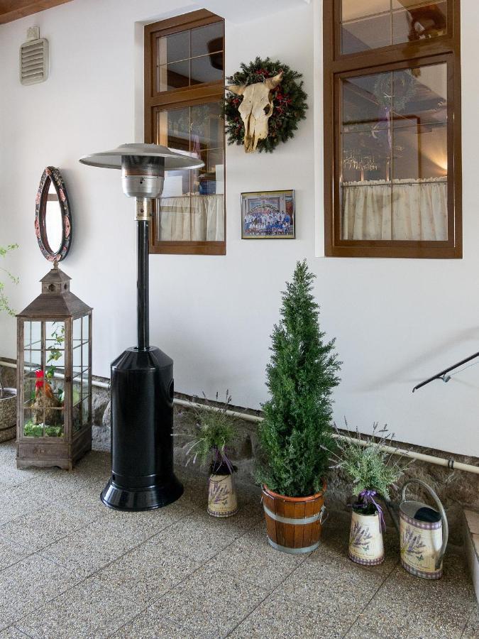Penzión Gazdovský Hostinec Topoľčianky Exterior foto